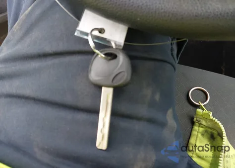 2019 Kia Sorento 2.4L L из США, поврежденный, VIN 5XYPG4A30KG592930